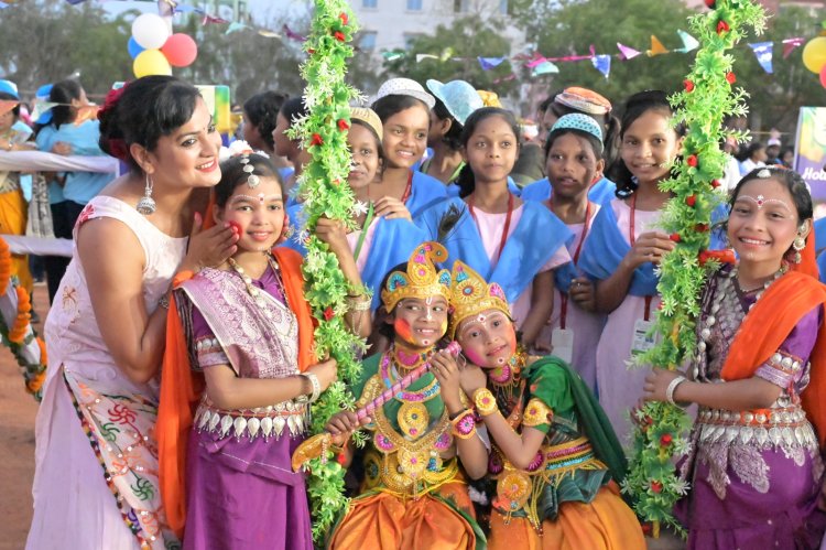 KISS students Celebrate Holi in a unique way : Ommtv Round the Clock